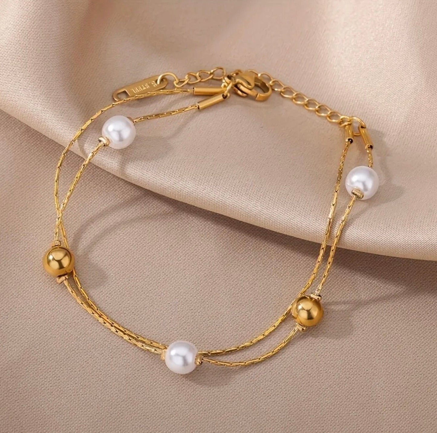 Pearl and Gold Allure Bracelet