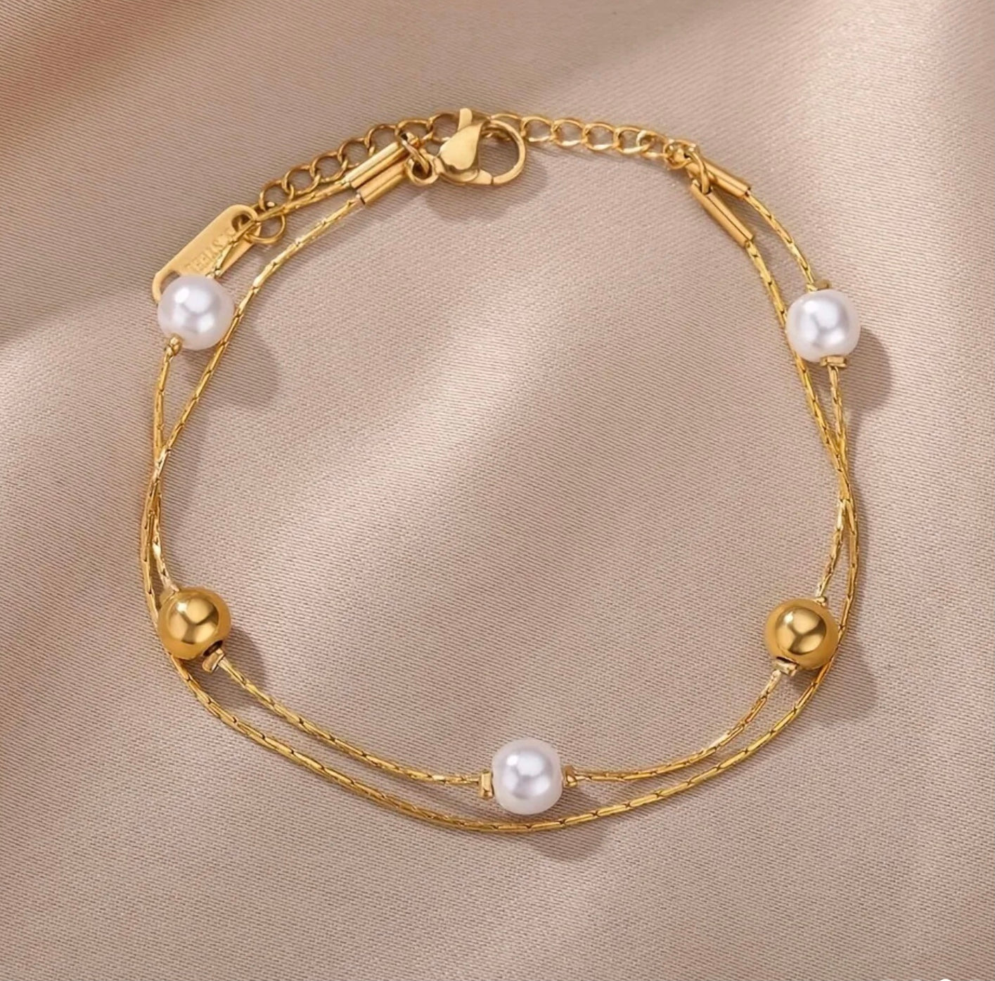 Pearl and Gold Allure Bracelet